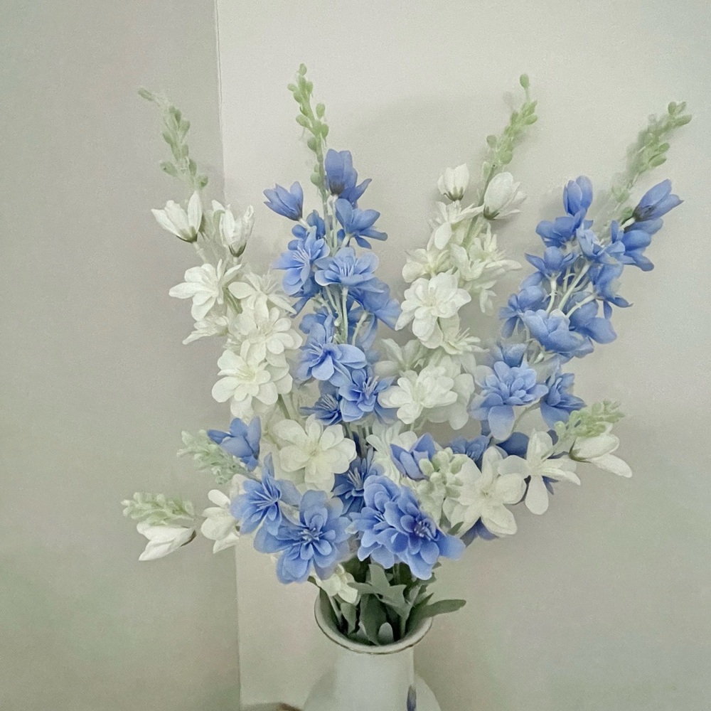Delphinium Artificial Flowers (2 Blue + 2 white) Larkspur Silk Flowers Long Stem - Picture 2 of 3